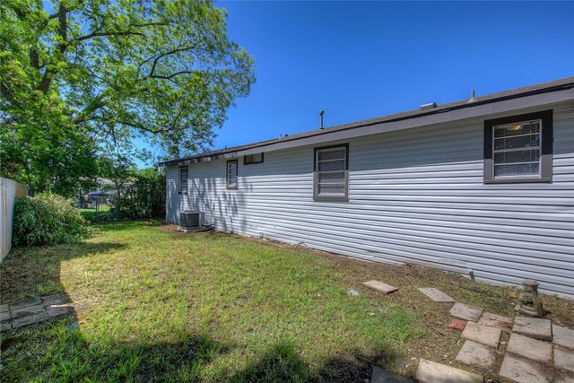 101 Mcbride Street, Lone Oak, TX 75453
