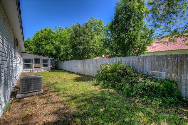 101 Mcbride Street, Lone Oak, TX 75453