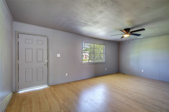 101 Mcbride Street, Lone Oak, TX 75453