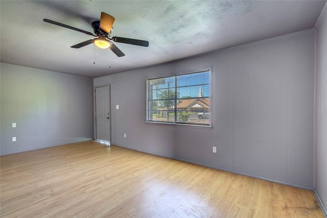 101 Mcbride Street, Lone Oak, TX 75453