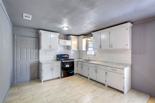 101 Mcbride Street, Lone Oak, TX 75453