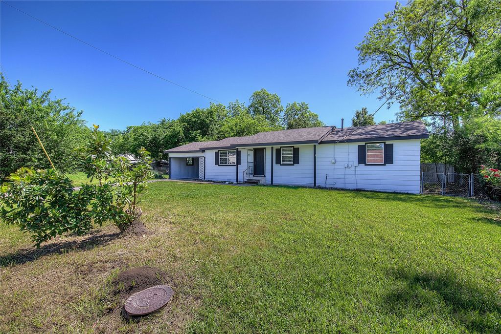 101 Mcbride Street, Lone Oak, TX 75453