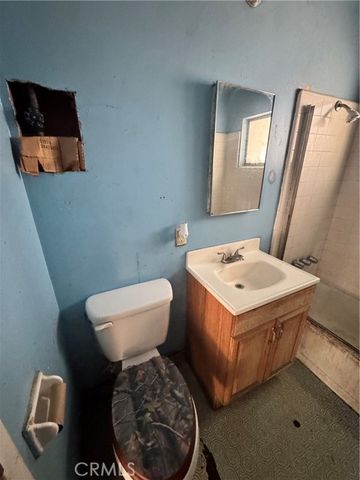 5703 E Hampton, Fresno, CA 93727