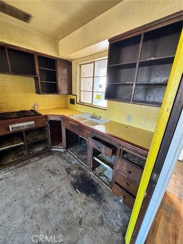 5703 E Hampton, Fresno, CA 93727