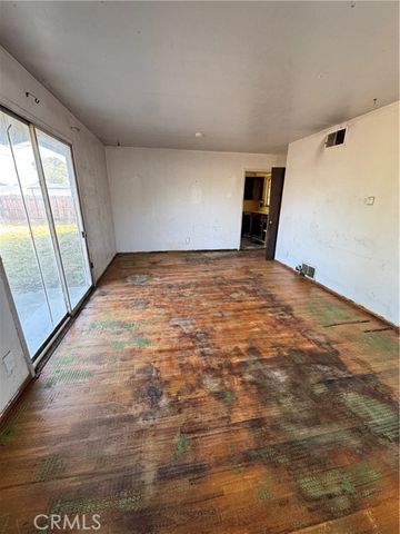 5703 E Hampton, Fresno, CA 93727