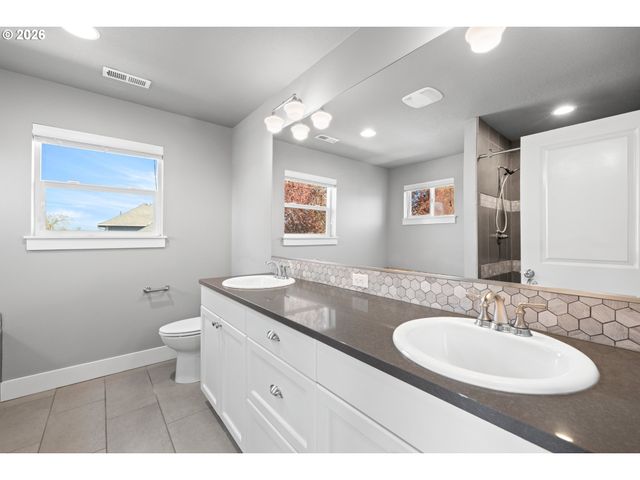 623 Ne 79TH Ave, Portland, OR 97213