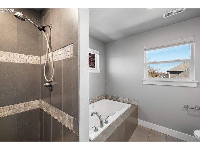 623 Ne 79TH Ave, Portland, OR 97213