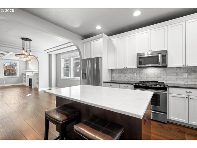 623 Ne 79TH Ave, Portland, OR 97213