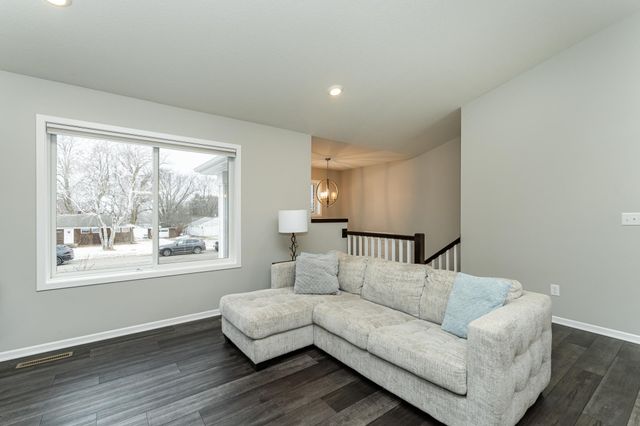 310 Sunnydale Lane SE, Rochester, MN 55904