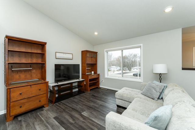 310 Sunnydale Lane SE, Rochester, MN 55904