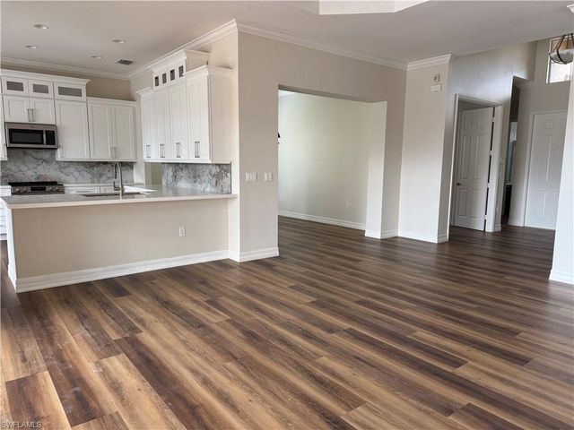 6592 Marbella LN, Naples, FL 34105