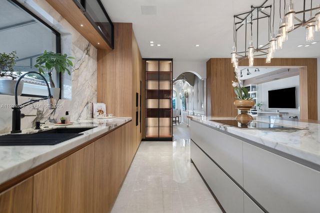 176 S Hibiscus Drive, Miami Beach, FL 33139