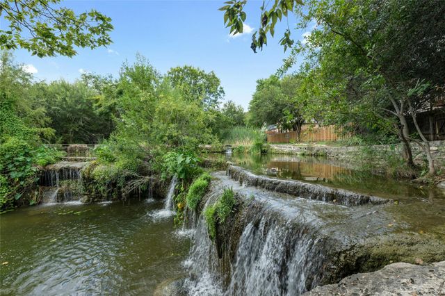 363 Fantail LOOP A, Austin, TX 78734
