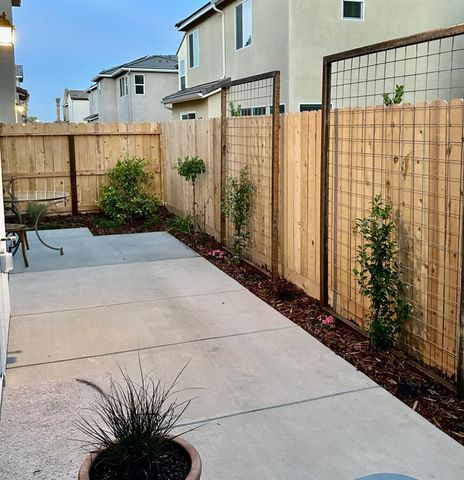 1122 Elevations Way W, Madera, CA 93636