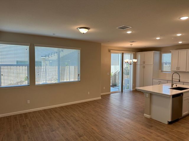 1122 Elevations Way W, Madera, CA 93636