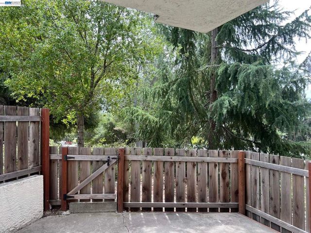 21239 Gary Dr 202E, Hayward, CA 94546