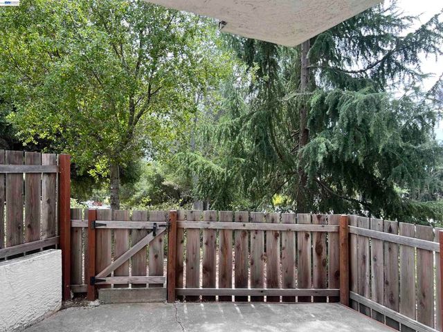 21239 Gary Dr 202E, Hayward, CA 94546