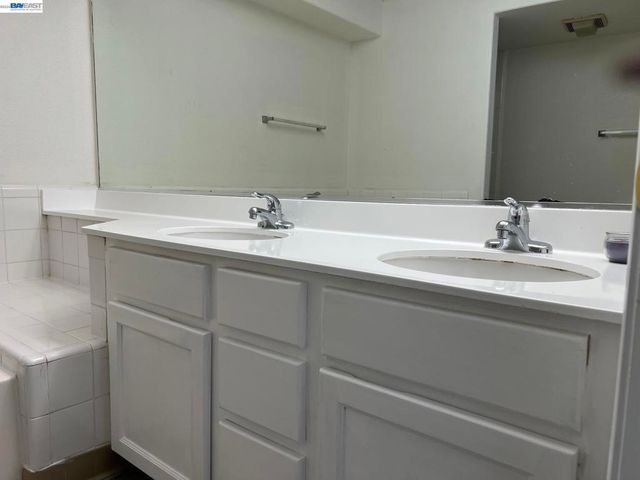 21239 Gary Dr 202E, Hayward, CA 94546