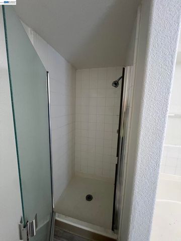 21239 Gary Dr 202E, Hayward, CA 94546