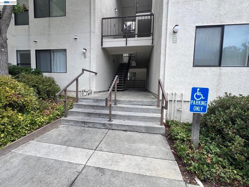 21239 Gary Dr 202E, Hayward, CA 94546