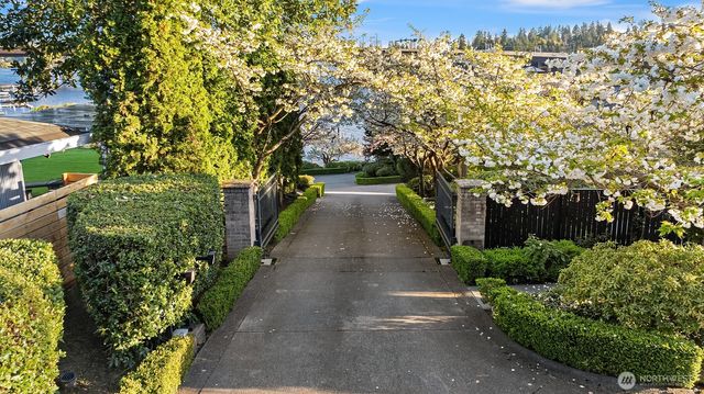 16 Enatai Drive, Bellevue, WA 98004