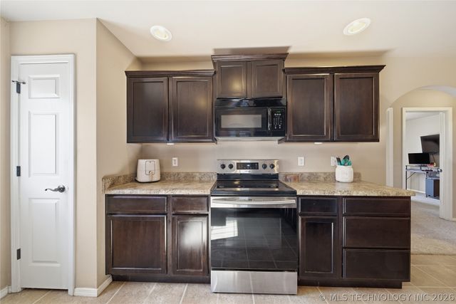 8662 S 262nd East Avenue, Broken Arrow, OK 74014