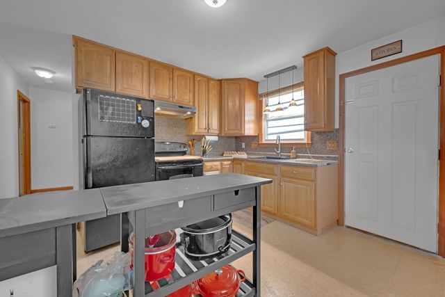 746-748 Alden St, Springfield, MA 01109
