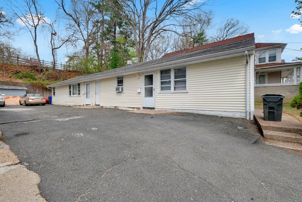 746-748 Alden St, Springfield, MA 01109