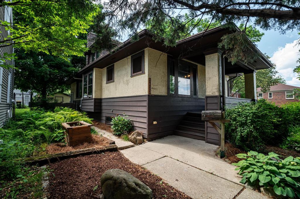 2633 N Wauwatosa AVENUE, Wauwatosa, WI 53213