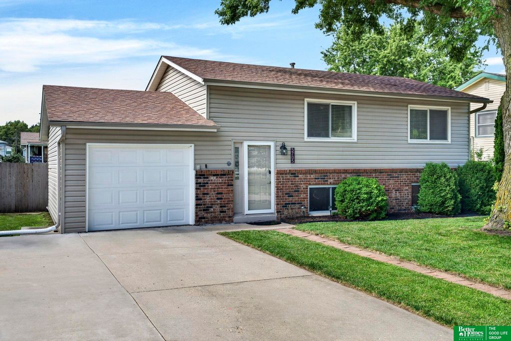 5705 Ogden Street, Omaha, NE 68104