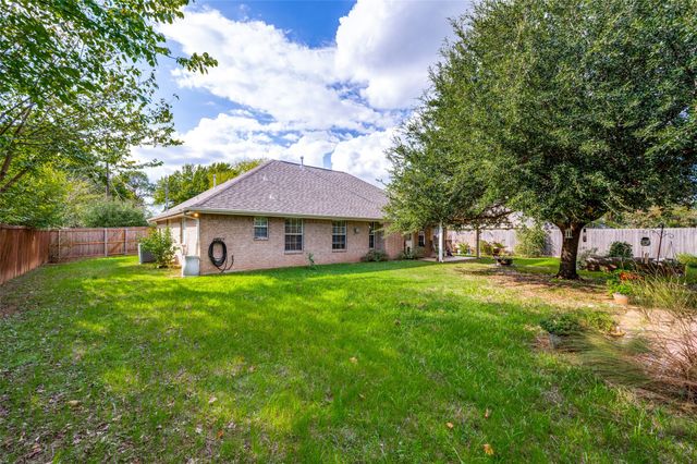 616 N Cherry Street, Aubrey, TX 76227