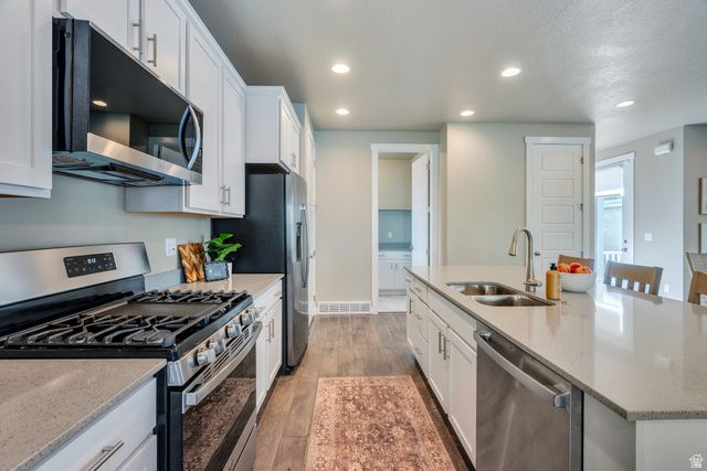 6778 W MEADOW GRASS DR, South Jordan, UT 84009