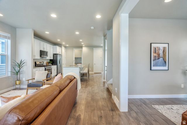 6778 W MEADOW GRASS DR, South Jordan, UT 84009