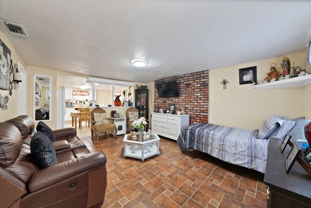 3209 Prairie Avenue, Fort Worth, TX 76106