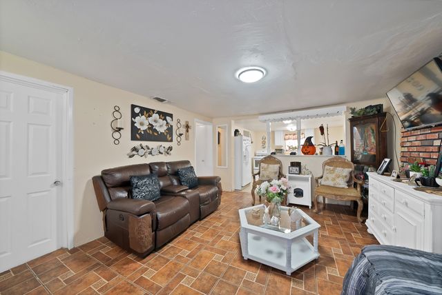 3209 Prairie Avenue, Fort Worth, TX 76106