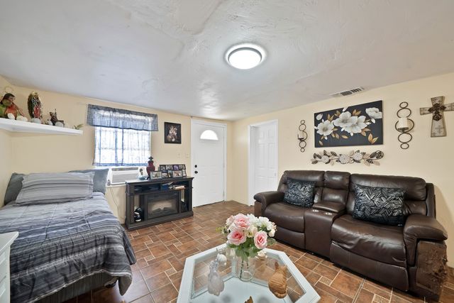 3209 Prairie Avenue, Fort Worth, TX 76106