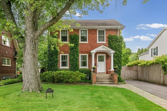 198 Wildwood Road, Lake Forest, IL 60045