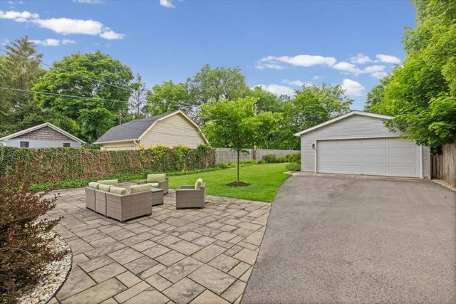 198 Wildwood Road, Lake Forest, IL 60045