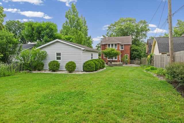 198 Wildwood Road, Lake Forest, IL 60045
