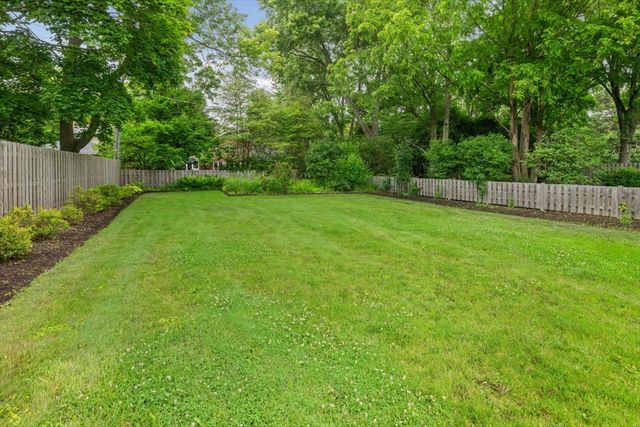 198 Wildwood Road, Lake Forest, IL 60045