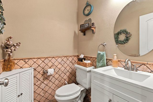2233 Olson Dr, Lodi, CA 95242