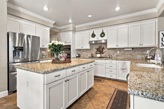 2233 Olson Dr, Lodi, CA 95242