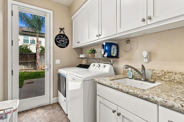 2233 Olson Dr, Lodi, CA 95242