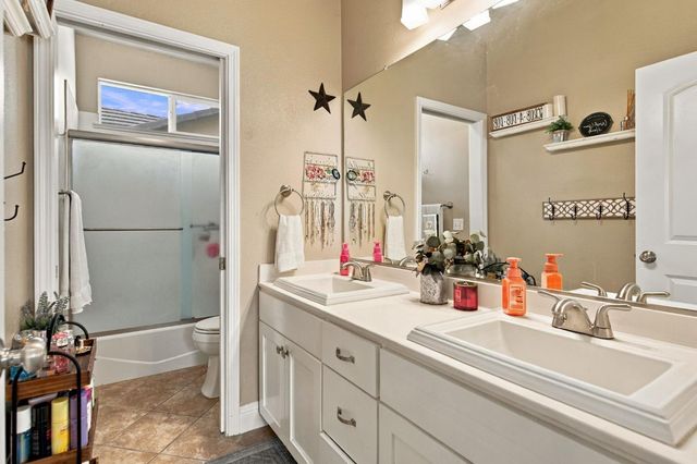 2233 Olson Dr, Lodi, CA 95242