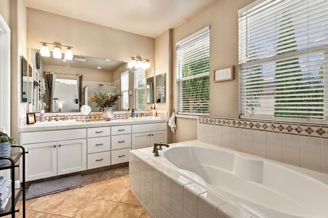 2233 Olson Dr, Lodi, CA 95242