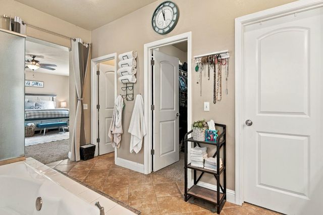 2233 Olson Dr, Lodi, CA 95242