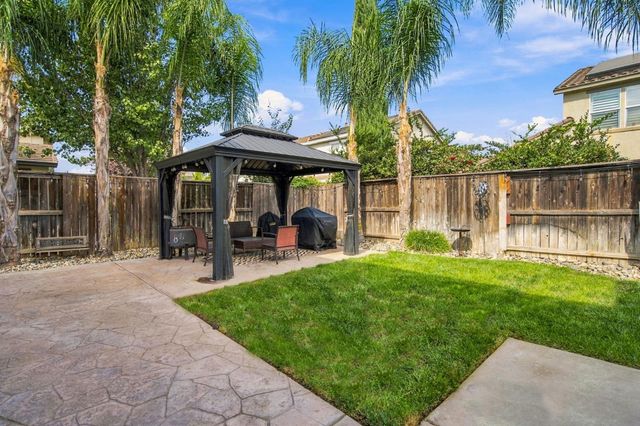 2233 Olson Dr, Lodi, CA 95242