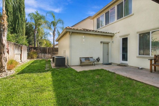 2233 Olson Dr, Lodi, CA 95242