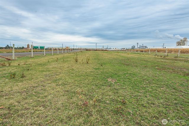 10586 NW P.2 Road, Quincy, WA 98848