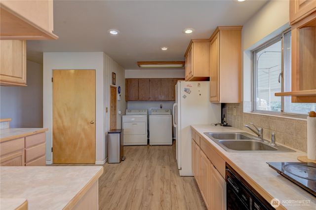 10586 NW P.2 Road, Quincy, WA 98848